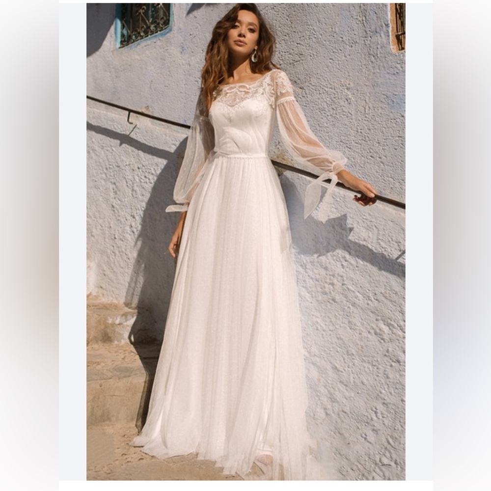 Romantic A line Bateau Lace Sweep Train Wedding Dress NWT